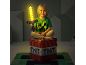 Lachende jongen met gloeiend pixelzwaard, zittend op een TNT-opbergdoos.