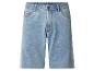 Lichtblauwe denim shorts met zakken en metalen knopen.