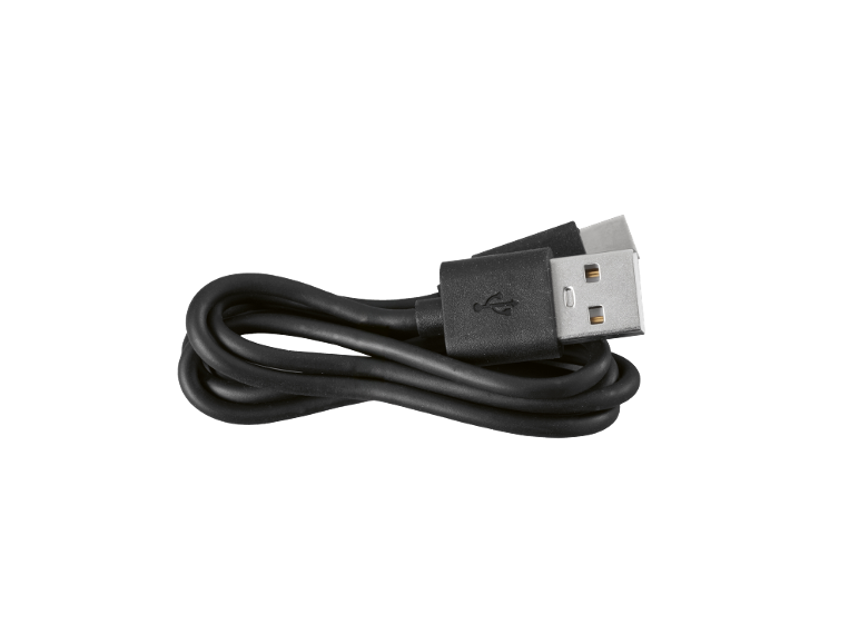 Opgerolde zwarte USB-kabel op een witte achtergrond.
