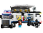 Speelgoed politietruck met minifiguren van politieagenten en een boef.