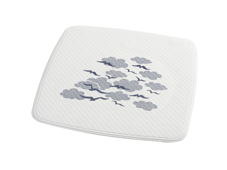 Wit vierkant matje met een ontwerp van wolken en vogels.