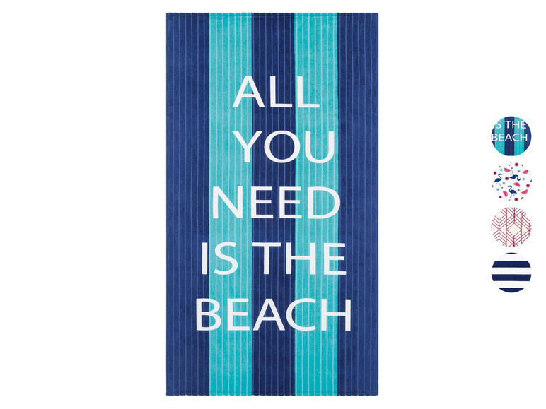 Een blauwe en turquoise badhanddoek met de tekst 'All you need is the beach'.