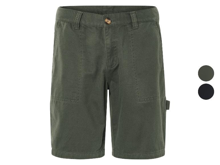 Olijfgroene en zwarte cargo shorts van katoen.