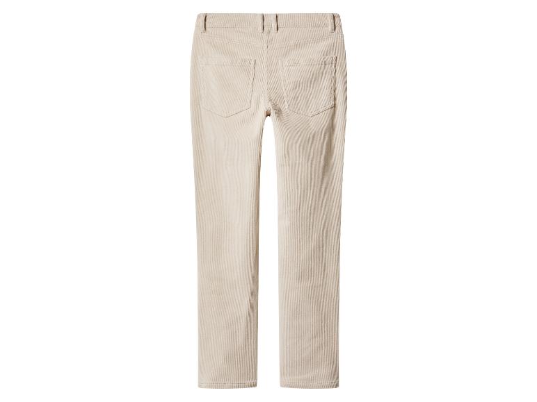 Beige corduroy broek met achterzakken en riemlussen.