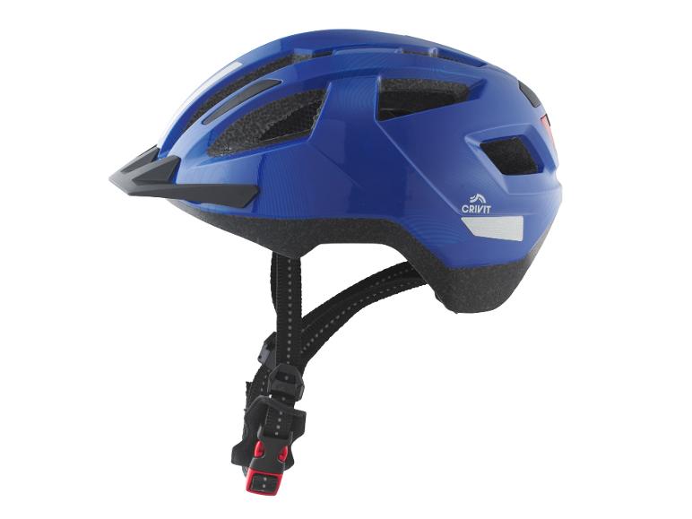 Blauwe fietshelm met ventilatieopeningen en verstelbare banden.