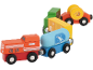 Kleurrijke houten speelgoedtrein met een oranje locomotief en diverse goederenwagons.