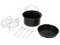 Accessoireset voor airfryer met ronde bakvorm, pan met handvat, rooster en spiezen.