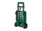 Groene opvouwbare trolley met zwarte wielen en een rood handvat.