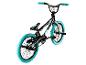 Zwarte BMX-fiets met turquoise banden en handvatten.