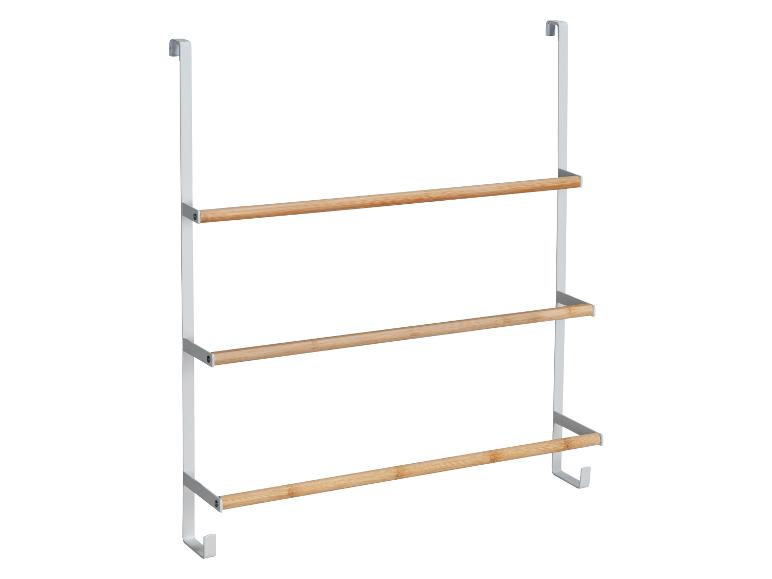 Een over-de-deur rek met drie houten planken.