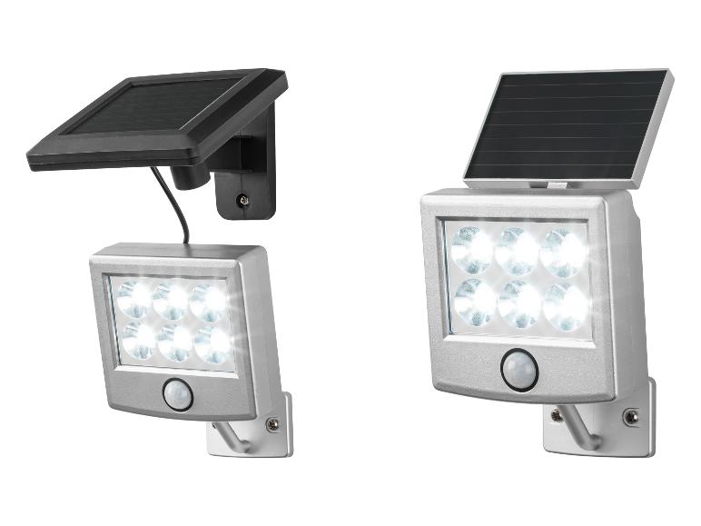 Twee op zonne-energie werkende LED-wandlampen met bewegingssensor.