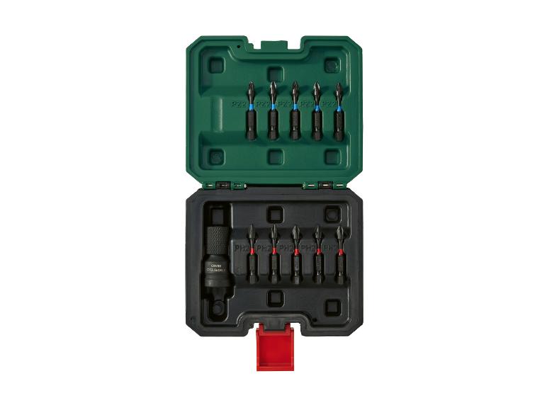 Schroevendraaierbitset met verschillende PZ2- en PH2-maten in een open groene en zwarte koffer.