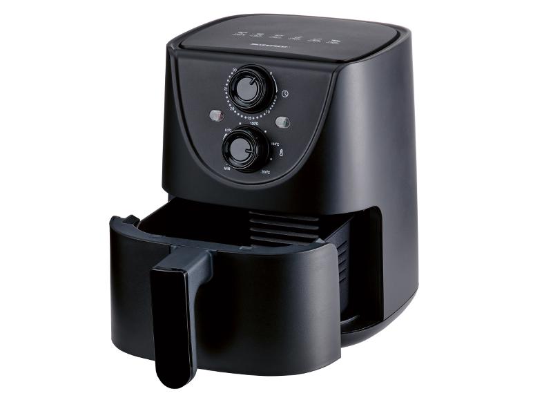 Zwarte Silvercrest heteluchtfriteuse met open lade en timer- en temperatuurregelaars.