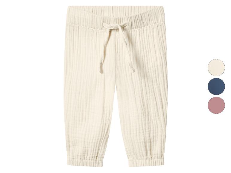 Crèmekleurige mousseline broek met trekkoord en elastische boorden, met extra kleuropties.