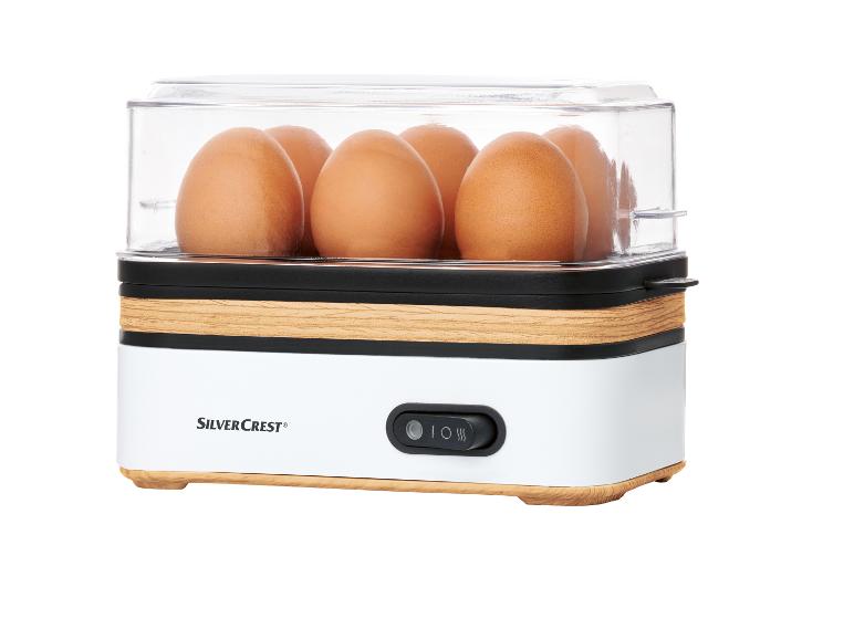 SilverCrest eierrekoker: eieren en wit en houten apparaat.