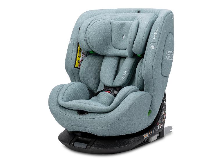 Lichtblauwe baby autostoel met kussens en een veiligheidsharnas.