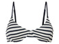 Een zwart-wit gestreepte bikini top met brede bandjes.