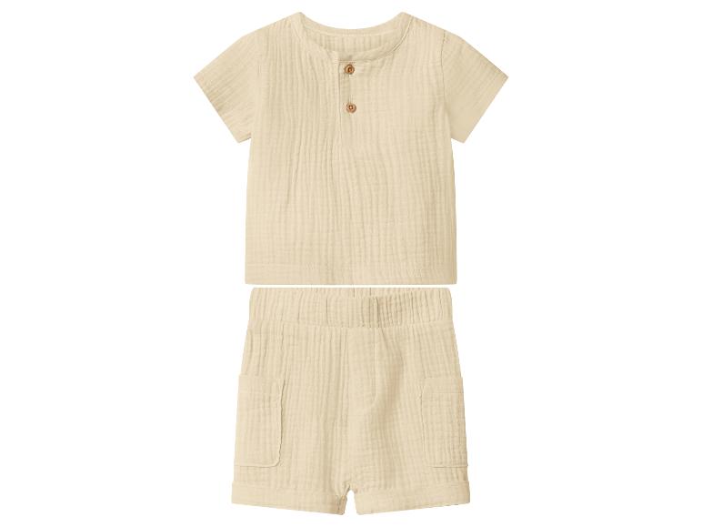 Beige kinder set met shirt met korte mouwen en korte broek met zakken