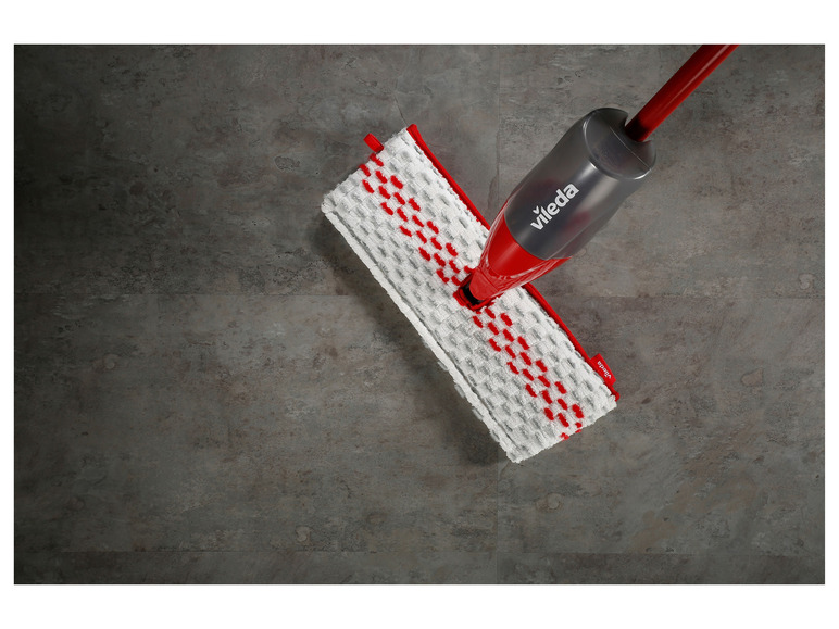 Een Vileda spray mop met een microvezeldoek voor het schoonmaken van vloeren.
