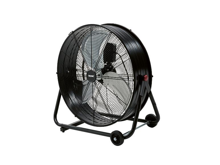 Zwarte industriële vloerventilator met metalen rooster en wielen