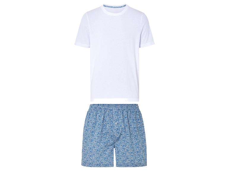 Wit T-shirt en blauwe boxershorts met bloemenprint.
