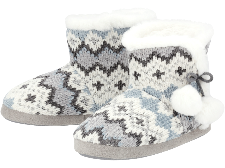 Gebreide huislaarzen en pantoffels in grijs, wit en blauw Noors patroon, met imitatiebontrand