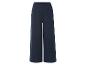 Donkerblauwe wijde broek, losse pasvorm.