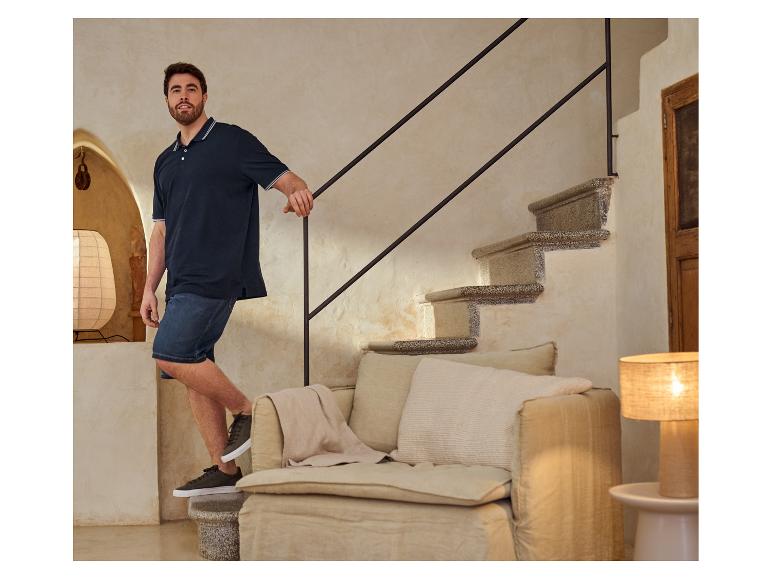 Polo, korte broek en sneakers: casual stijl voor heren.