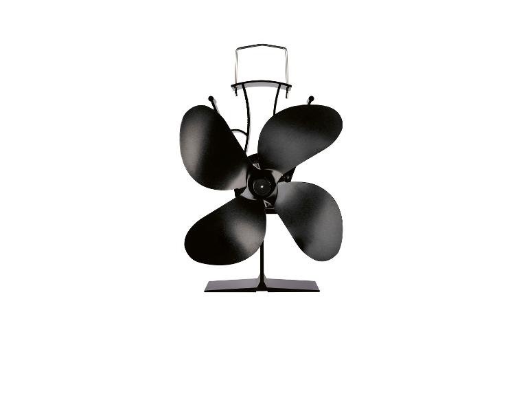 Zwarte vierbladige kachelventilator op witte achtergrond.