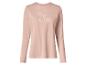 Perzikkleurig T-shirt met lange mouwen voor dames met de tekst 'Stay Cozy'.