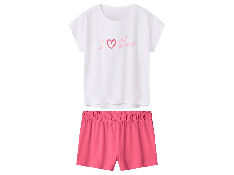 Witte T-shirt pyjama met de tekst 'I ♡ Sleep' en roze shorts.