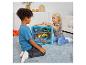 Twee kinderen spelen met de Hot Wheels-verzamelkoffer van KLEIN.