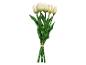 Bos witte kunsttulpen met groene bladeren, samengebonden met touw.