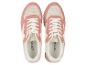 Een paar roze en witte sneakers van Esmara.