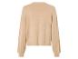 Beige gebreide trui met lange mouwen.