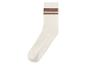 Witte sokken met bruine strepen.