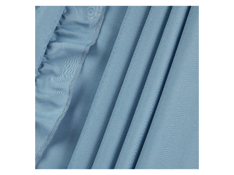 Blauwe stof met ruffle.