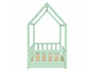 Een groen houten huisbed voor kinderen.