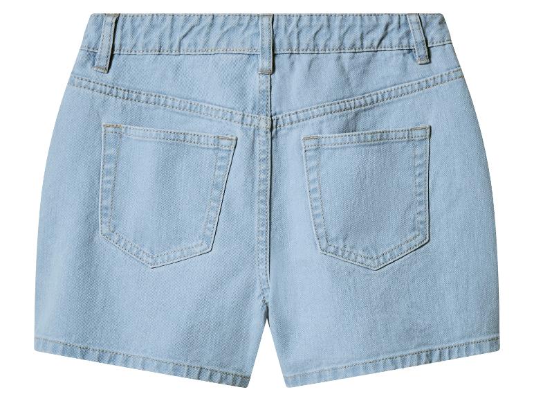 Lichtblauwe denim shorts met achterzakken, achteraanzicht.