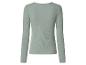 Dames strakke top met lange mouwen in saliegroen, achterkant.