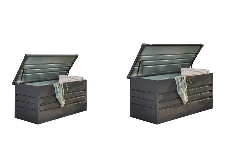 Twee donkergrijze buitenopbergboxen met open deksels, de ene kleiner dan de andere