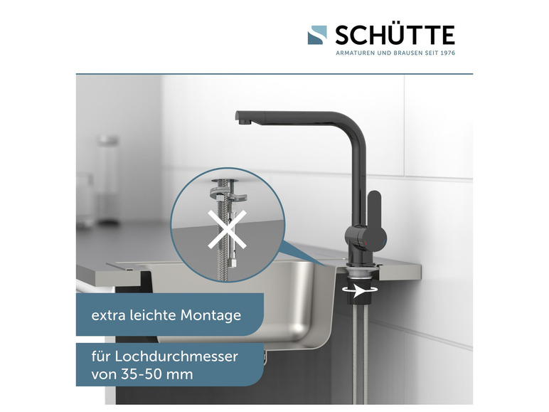 Een zwarte keukenkraan van Schütte, geïnstalleerd in een gootsteen.