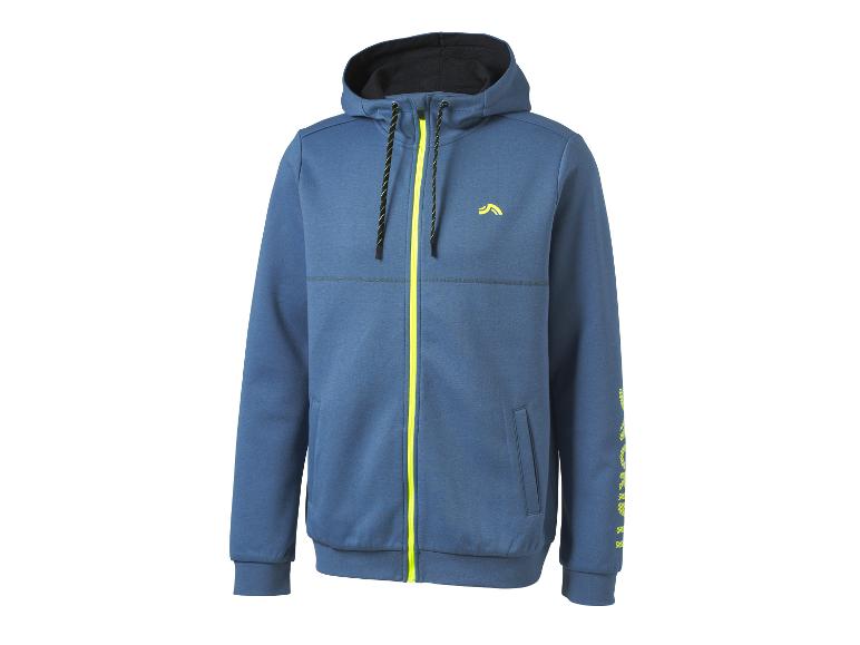 Blauwe herenhoodie met neongele rits en logo, en tekst op de mouw.