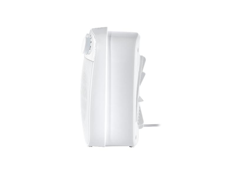 Witte elektrische ventilator met draaiknop en stroomkabel