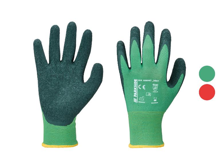 Groene werkhandschoenen met gestructureerde grip en gele boord.