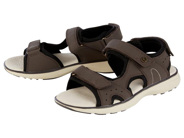 Bruine sandalen met klittenbandsluiting voor heren.