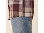 Geruit herenoverhemd en jeans