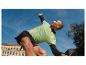 Man sport buiten in het Crivit heren functioneel shirt met lange mouwen.