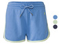 Blauwe shorts met groene bies en trekkoord.