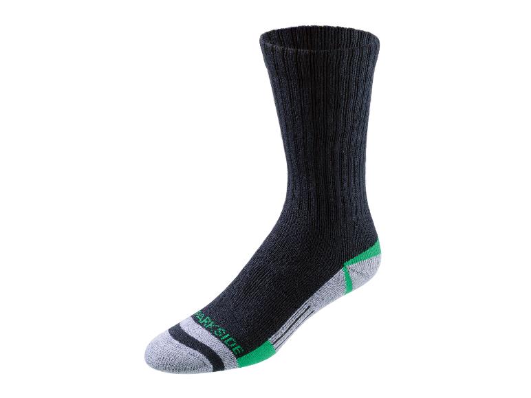 Een zwarte sok van Parkside met groene en grijze accenten.